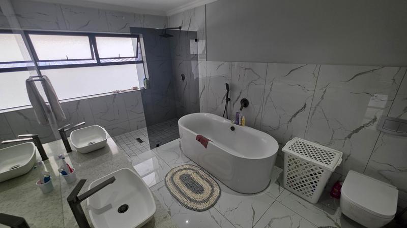 3 Bedroom Property for Sale in Hartenbos Heuwels Western Cape